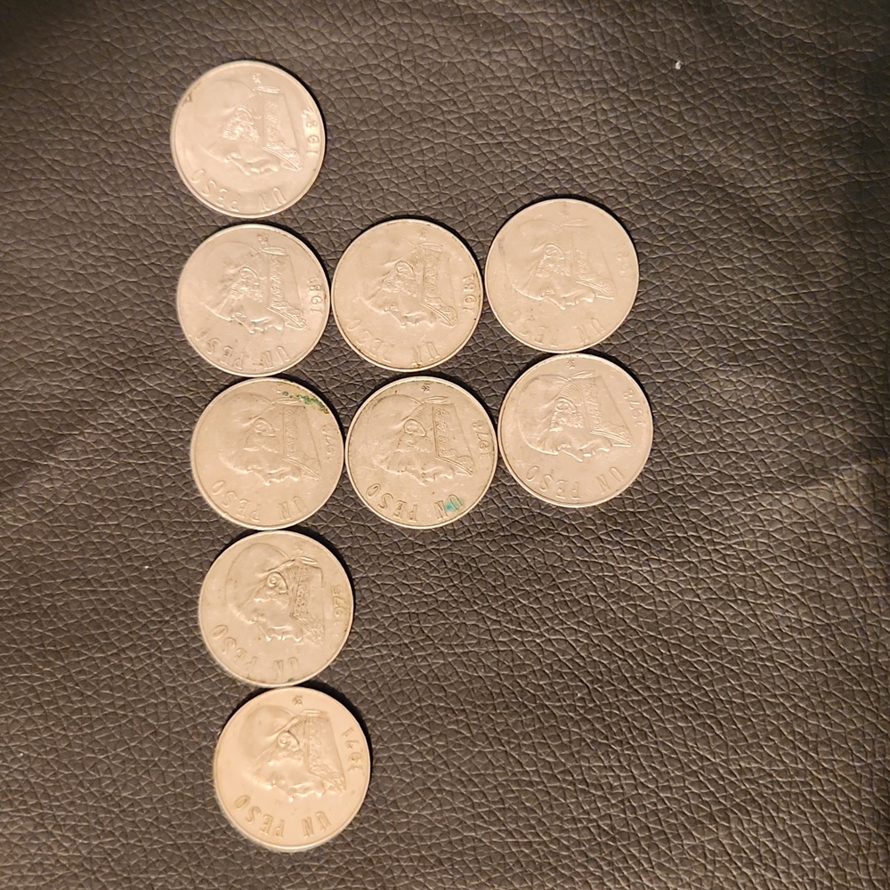 Vintage Mexicanos Un Pesos random years. Coin Collection.